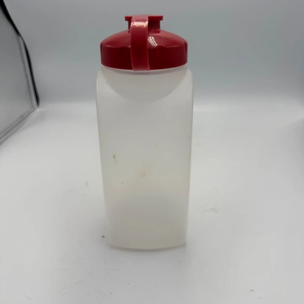 Rubbermaid 32 oz 1 Qt Mixing Bottle Red Flip Top Lid Translucent Made in USA